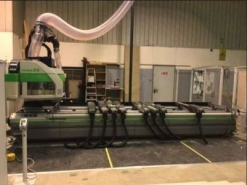 Biesse Rover - Machine CNC utilisée pour produire l'intérieur d'une maison mobile<br />
<br />
<br />
<br />
<br />
<br />
<br />
